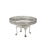 An Edwardian silver bowl and stand by Goldsmiths & Silversmiths Co. Ltd.