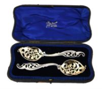 A cased pair of Edwardian silver sifter spoons by Josiah Williams & Co.