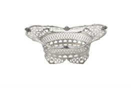 An Edwardian silver shaped oval pierced bowl by Sibray, Hall & Co. Ltd.