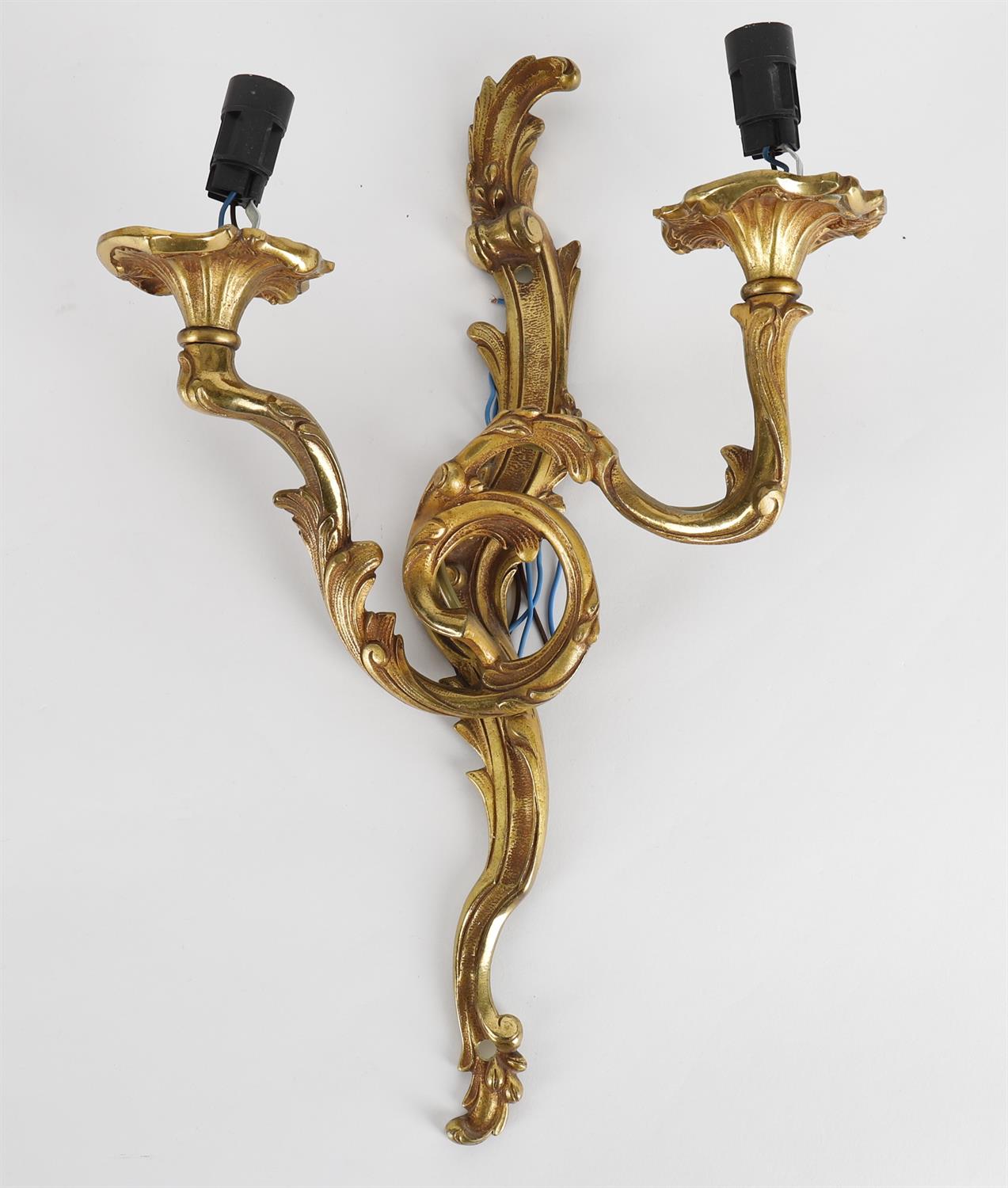 A set of five gilt metal twin light wall lights in Louis XV style - Image 4 of 7