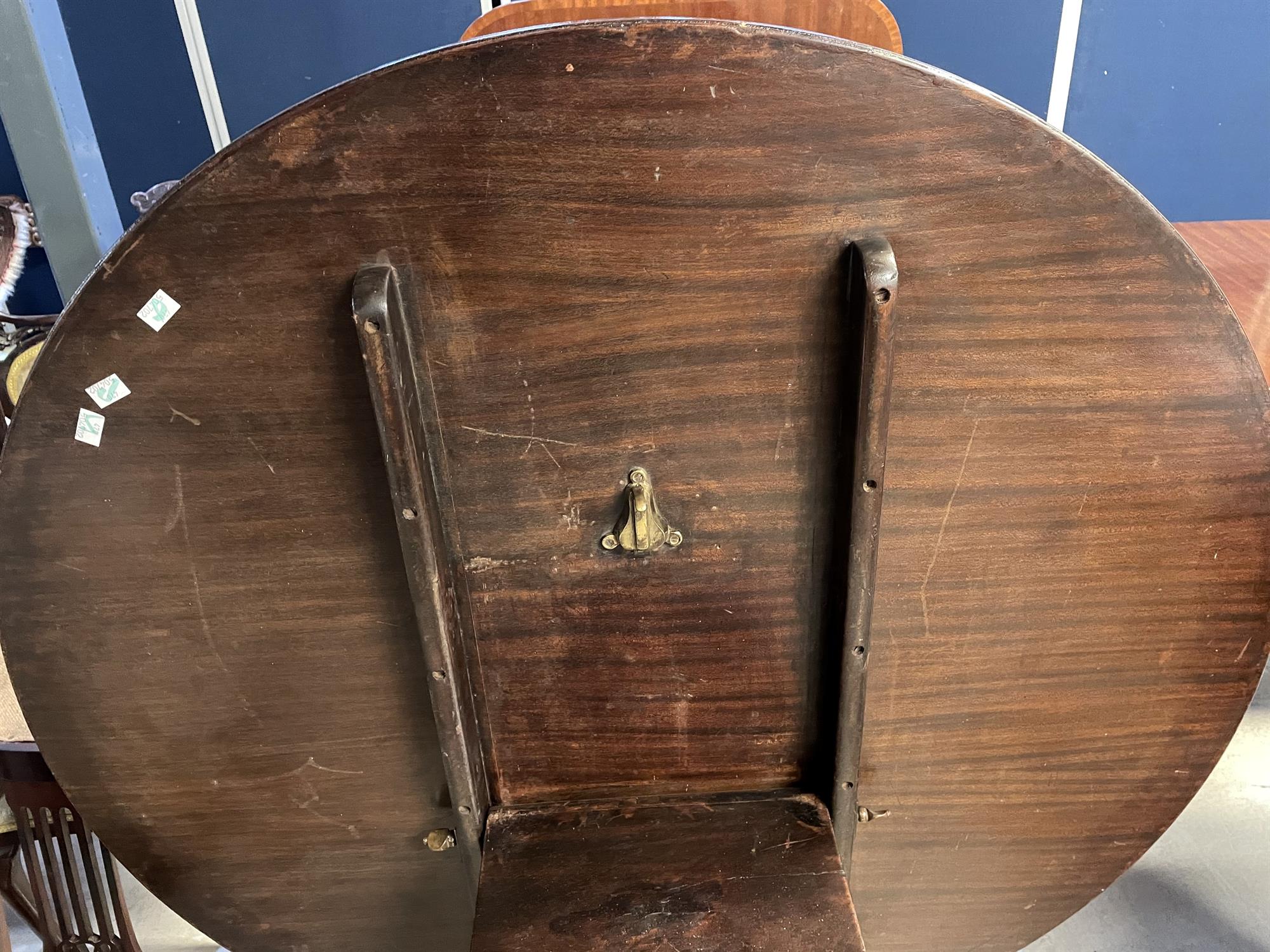 A mahogany centre table in the Regency style - Image 7 of 7