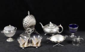 Y Assorted silver plate including a two division shell shaped biscuit warmer