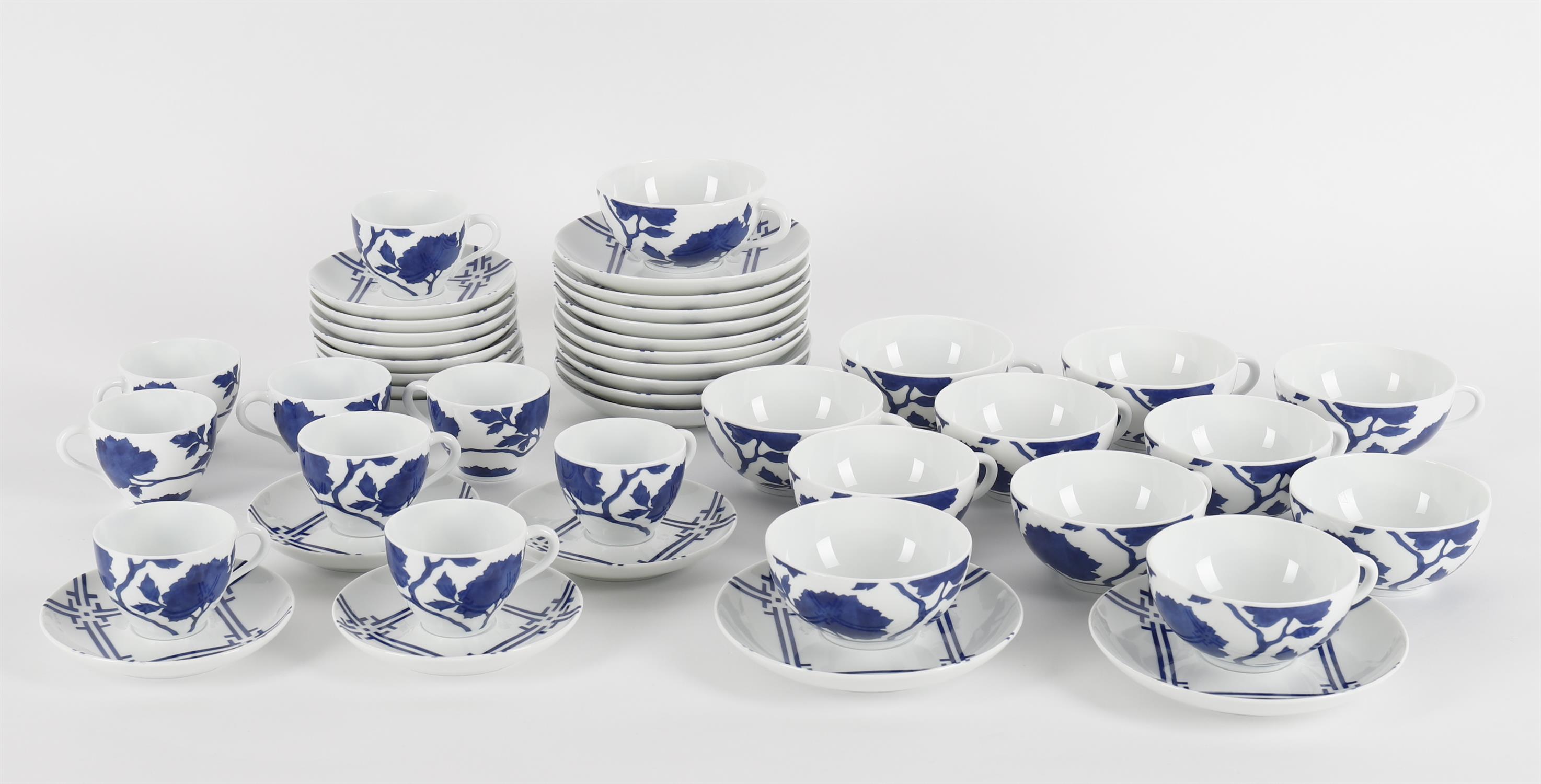 Richard Ginori, a modern Italian blue and white porcelain breakfast service - Image 4 of 11