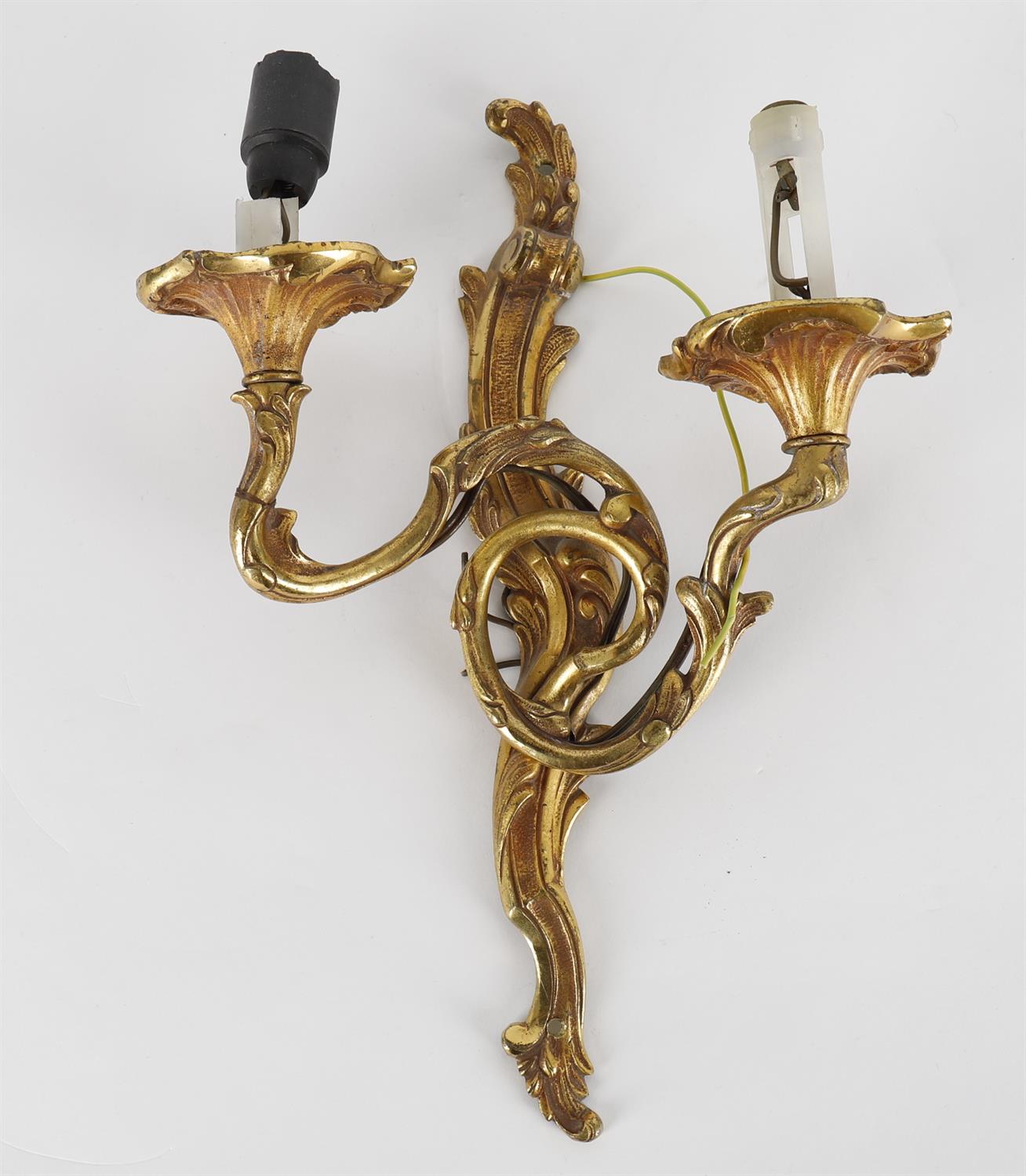 A set of five gilt metal twin light wall lights in Louis XV style - Image 7 of 7