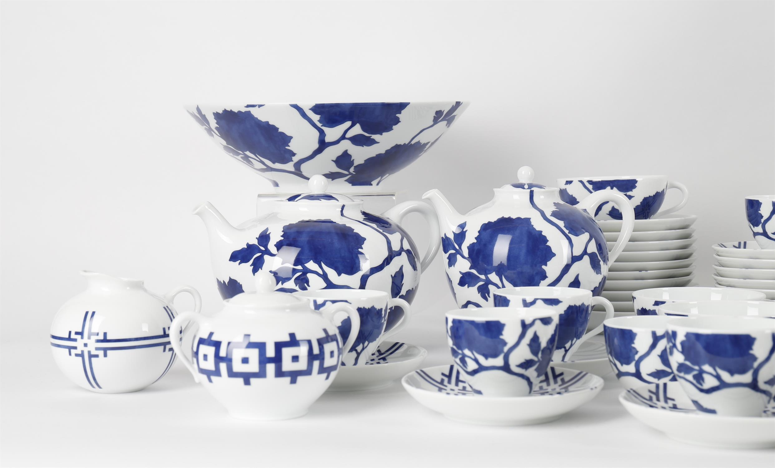 Richard Ginori, a modern Italian blue and white porcelain breakfast service - Image 5 of 11