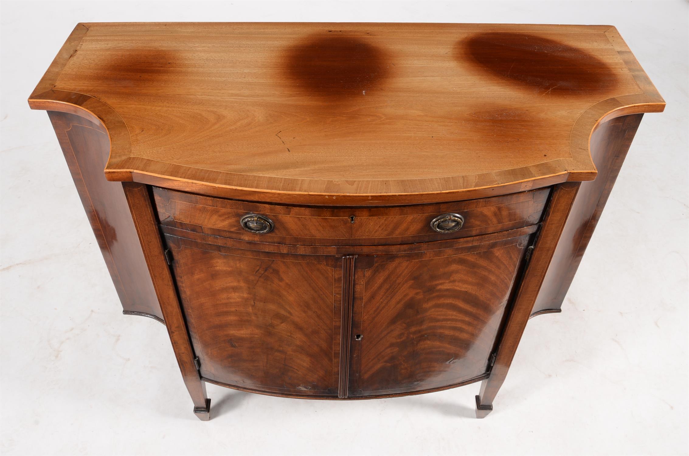A mahogany and crossbanded side cabinet - Image 2 of 3