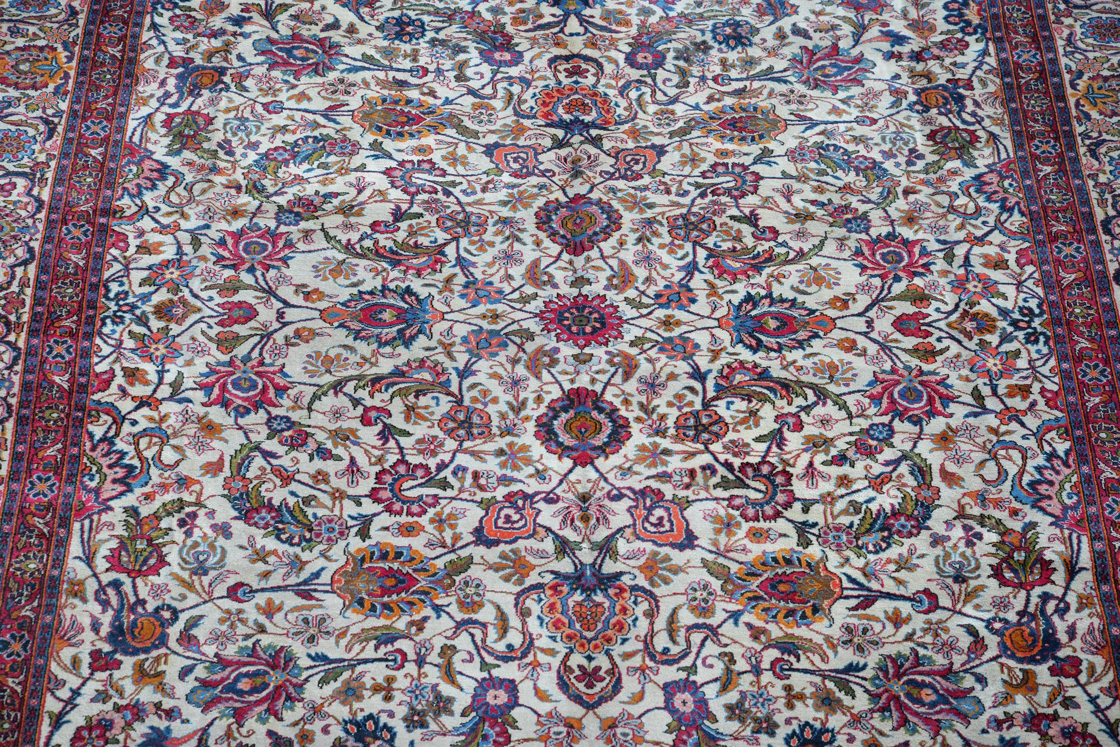A Kashan carpet, approximately 388 x 280cm