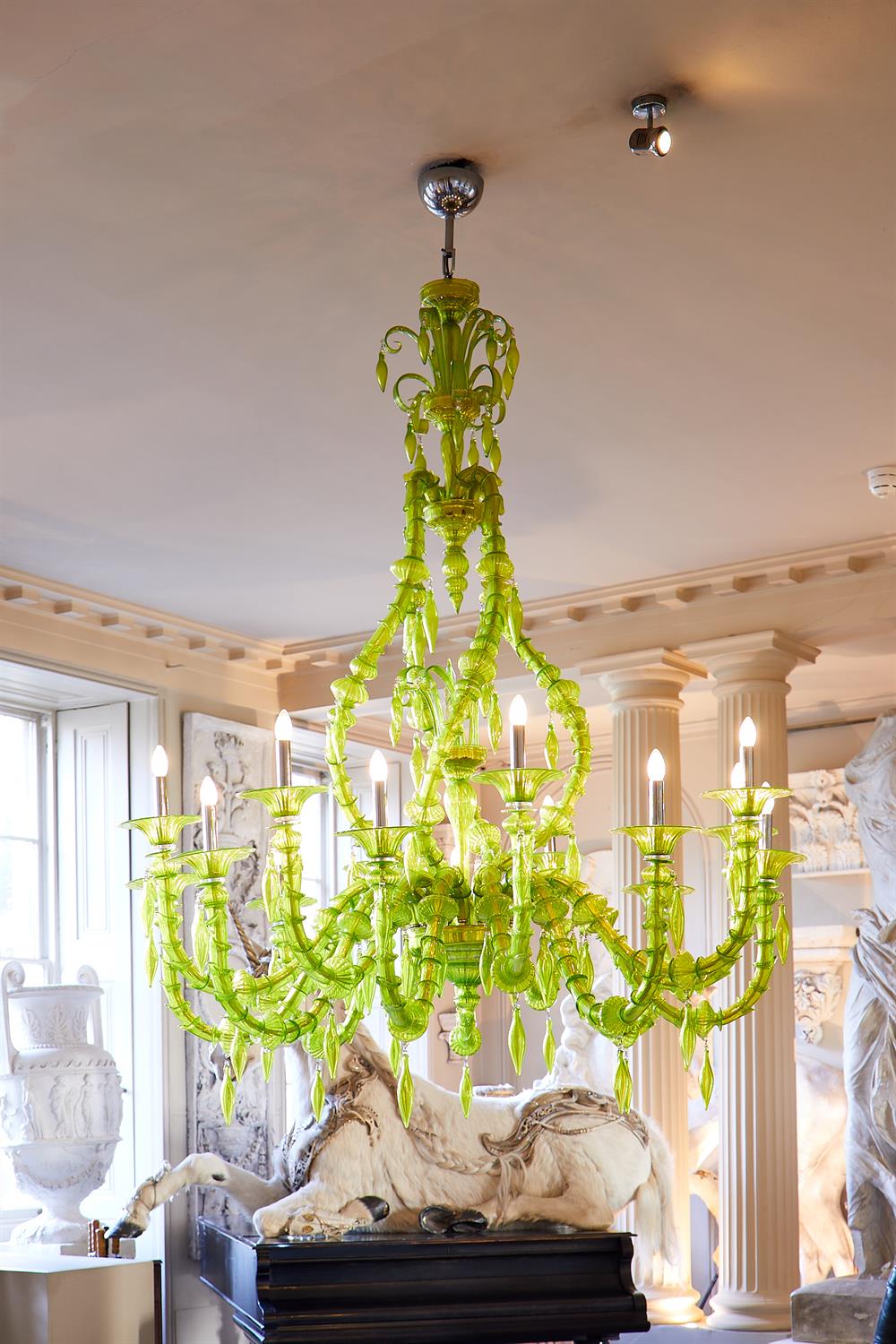 A MURANO GLASS SIXTEEN LIGHT CHANDELIER, BY BAROVIER & TOSO