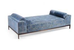 λ A DAYBED OR CHAISE LONGUE, LATE 20TH CENTURY