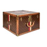 A LEATHER AND BRASS BOUND LOUIS VUITTON HATBOX