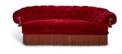 A BUTTON BACK SOFA IN VICTORIAN STYLE, 20TH CENTURY