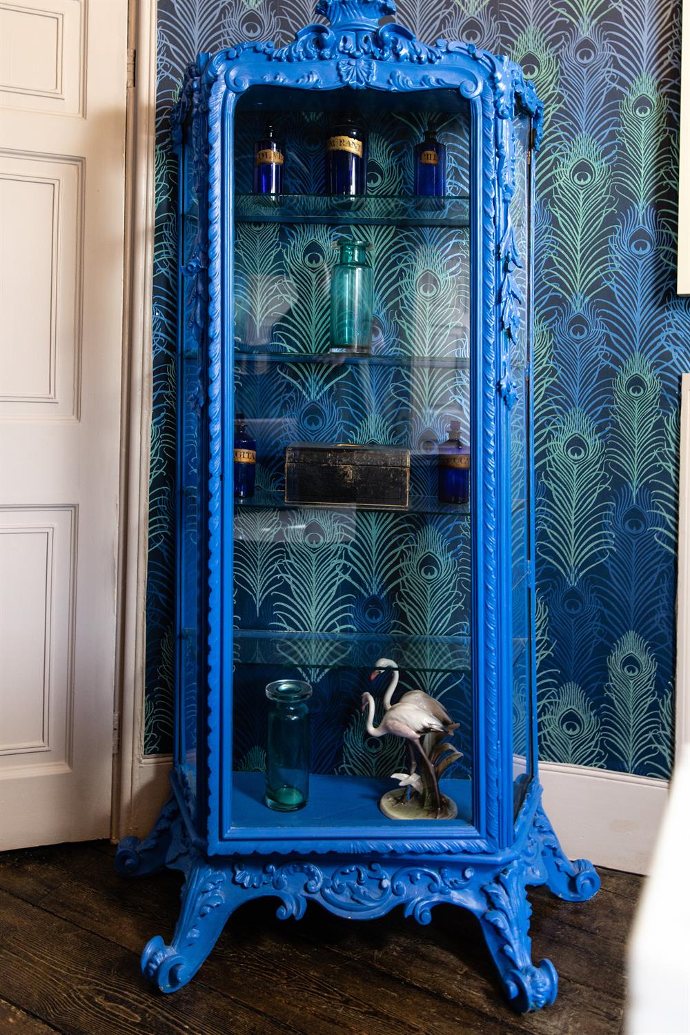 A BLUE PAINTED DISPLAY CABINET IN FRENCH 18TH CENTURY TASTE, 20TH CENTURY