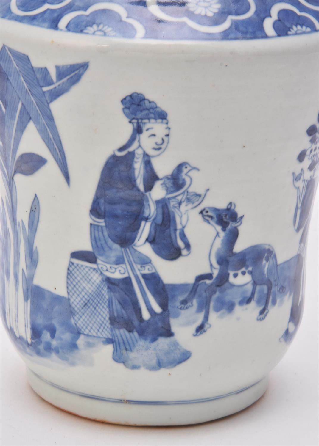 A Chinese blue and white vase - Image 3 of 4