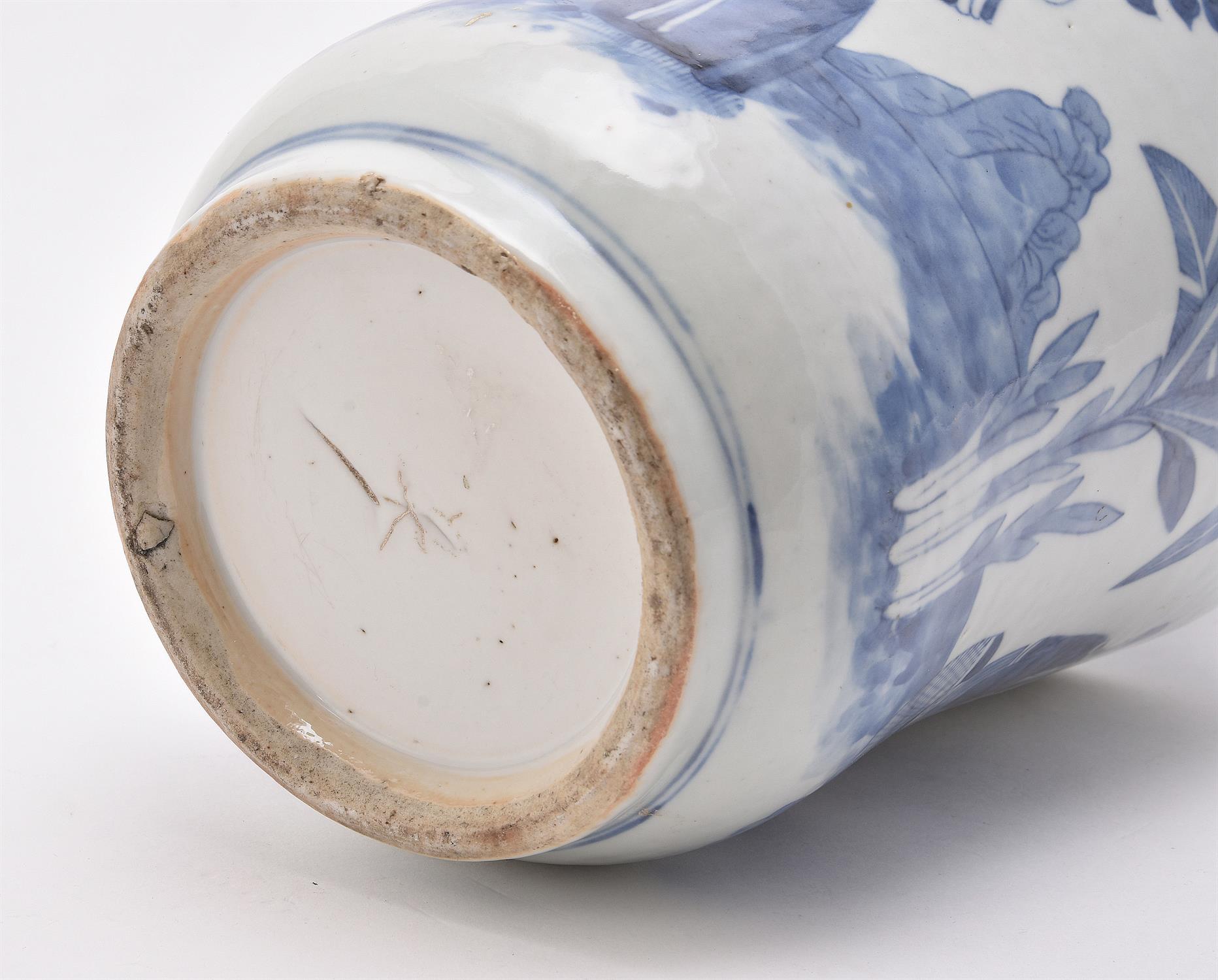 A Chinese blue and white vase - Image 4 of 4