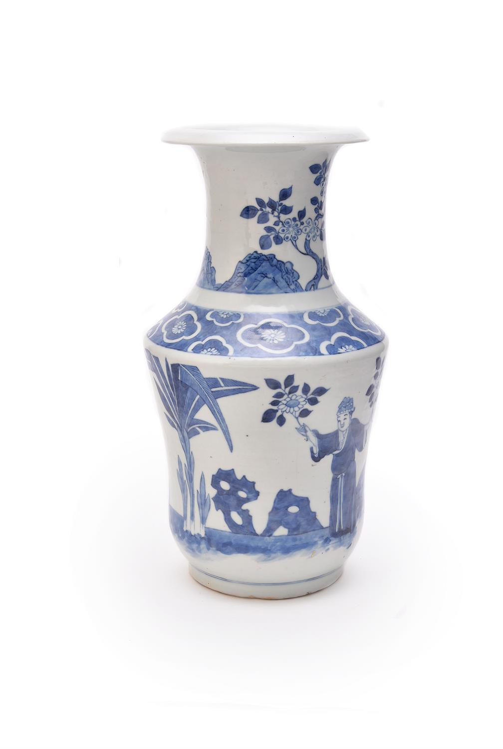 A Chinese blue and white vase - Image 2 of 4