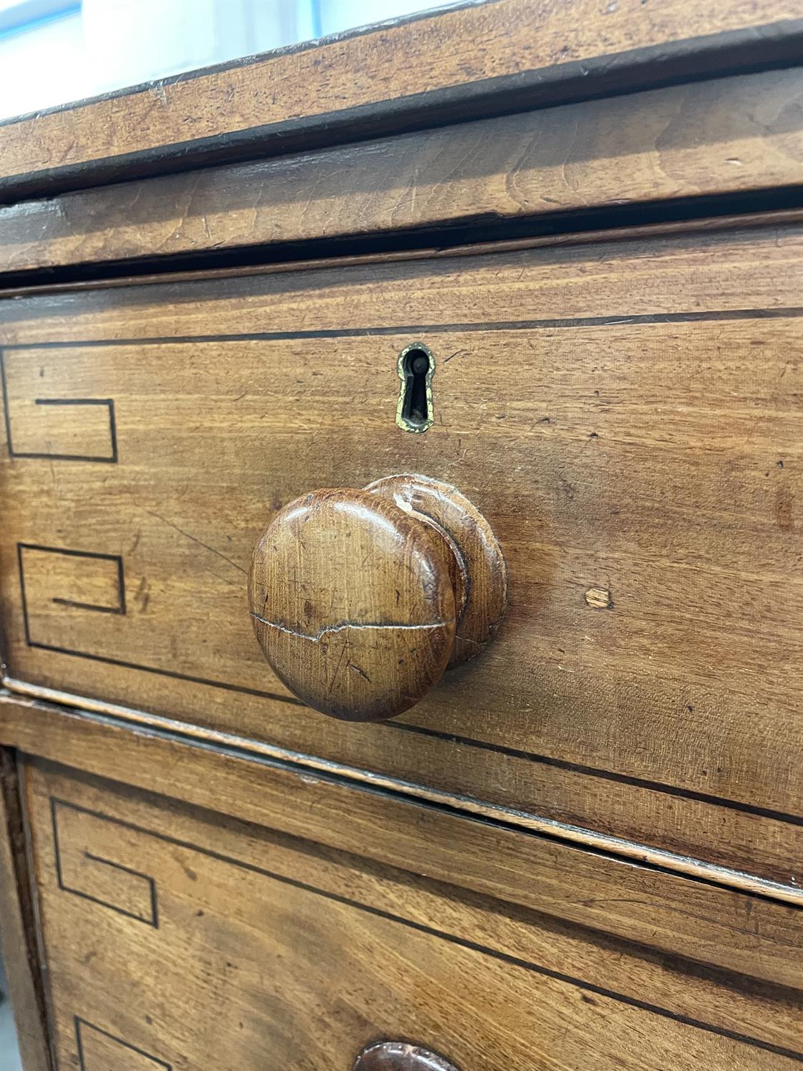 An early 19th century mahogany straight front chest - Image 3 of 8