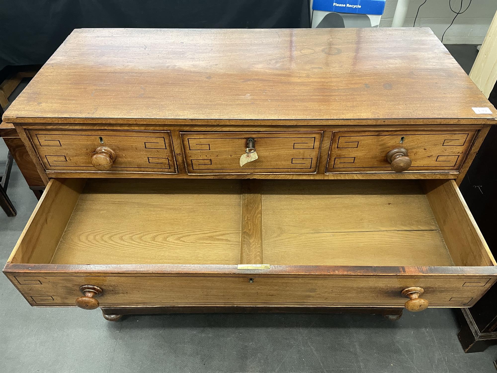 An early 19th century mahogany straight front chest - Image 5 of 8