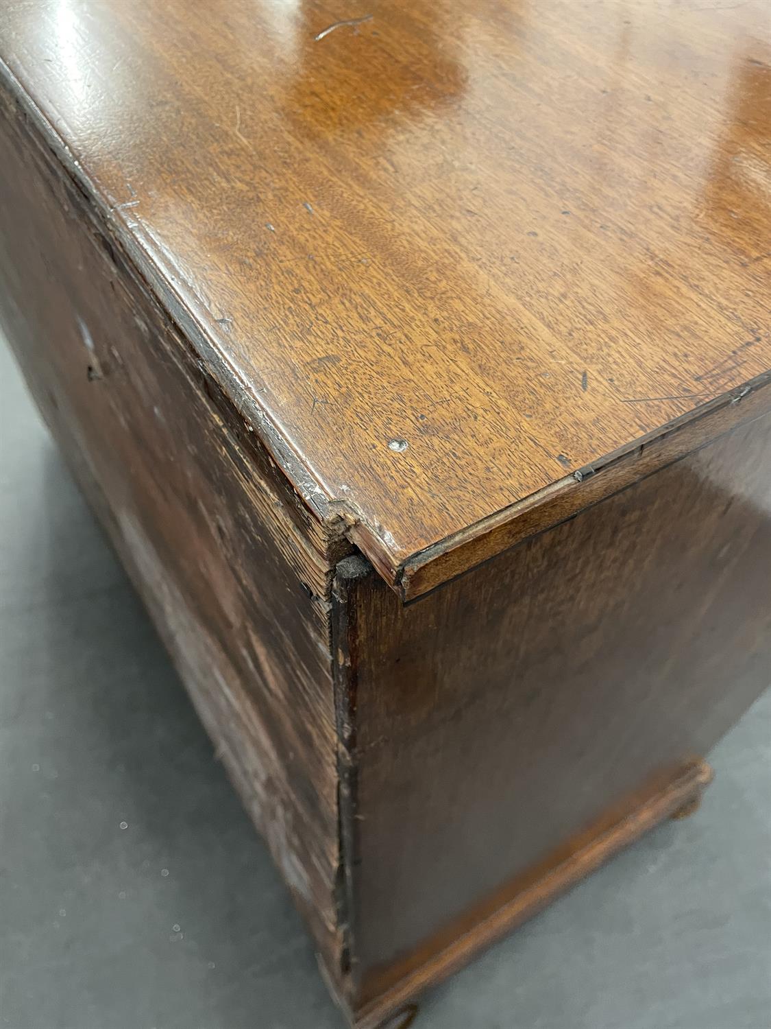 An early 19th century mahogany straight front chest - Image 7 of 8