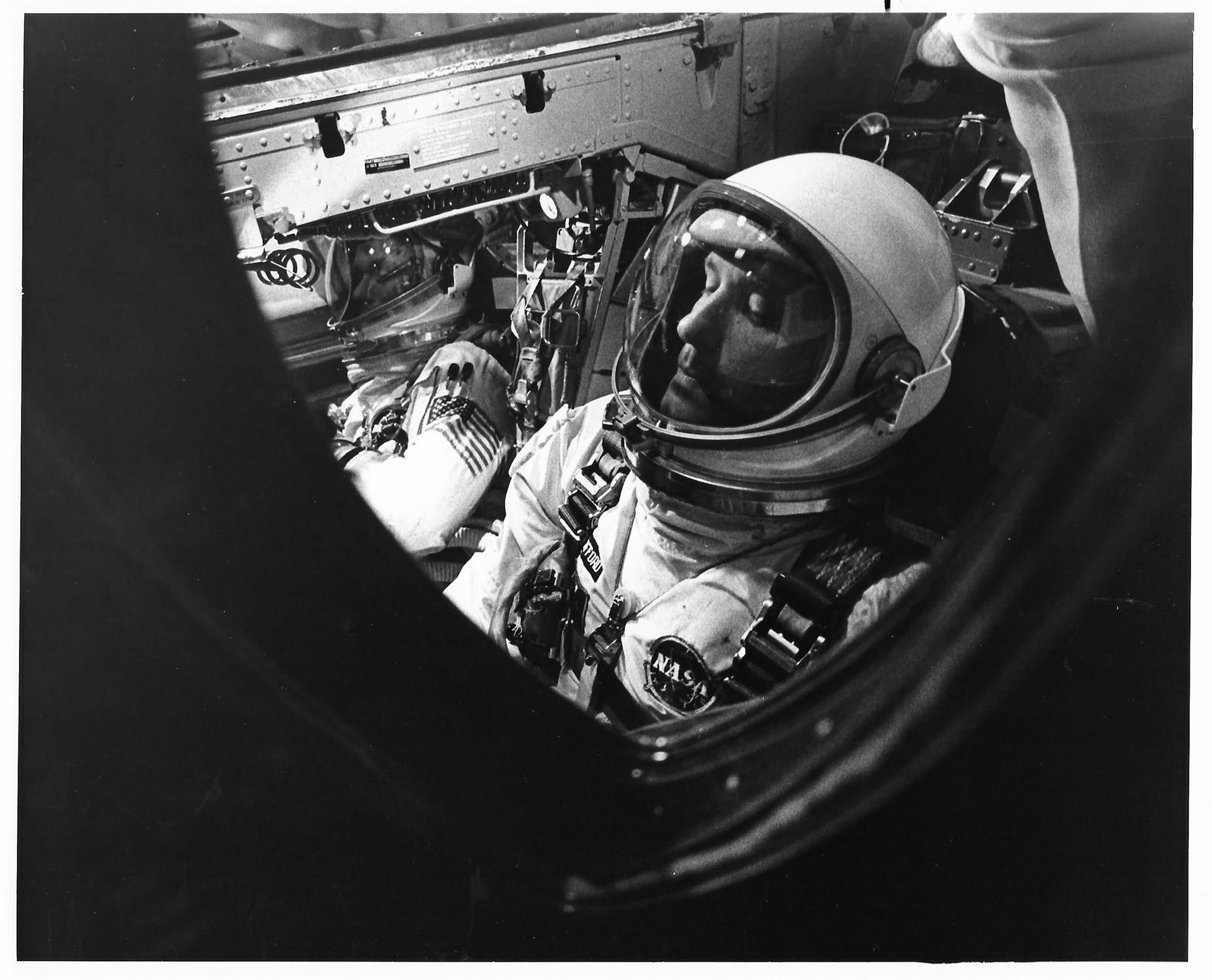 Pre-flight prepartions during final moments before the launch [five views], Gemini 9A, June 1966 - Image 8 of 11