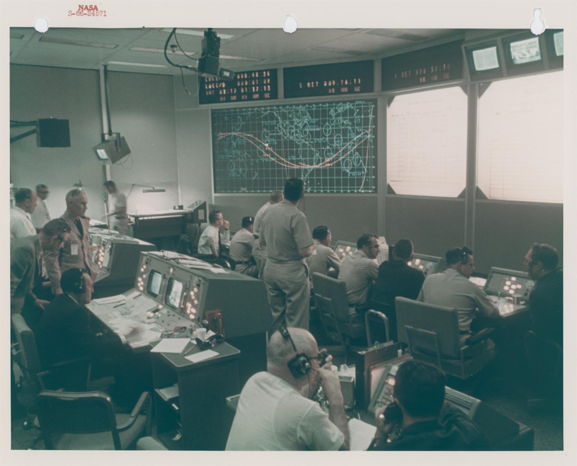 Pre-flight press conference and Mission Control during emergency recovery, Gemini 8, February 1966 - Image 4 of 5
