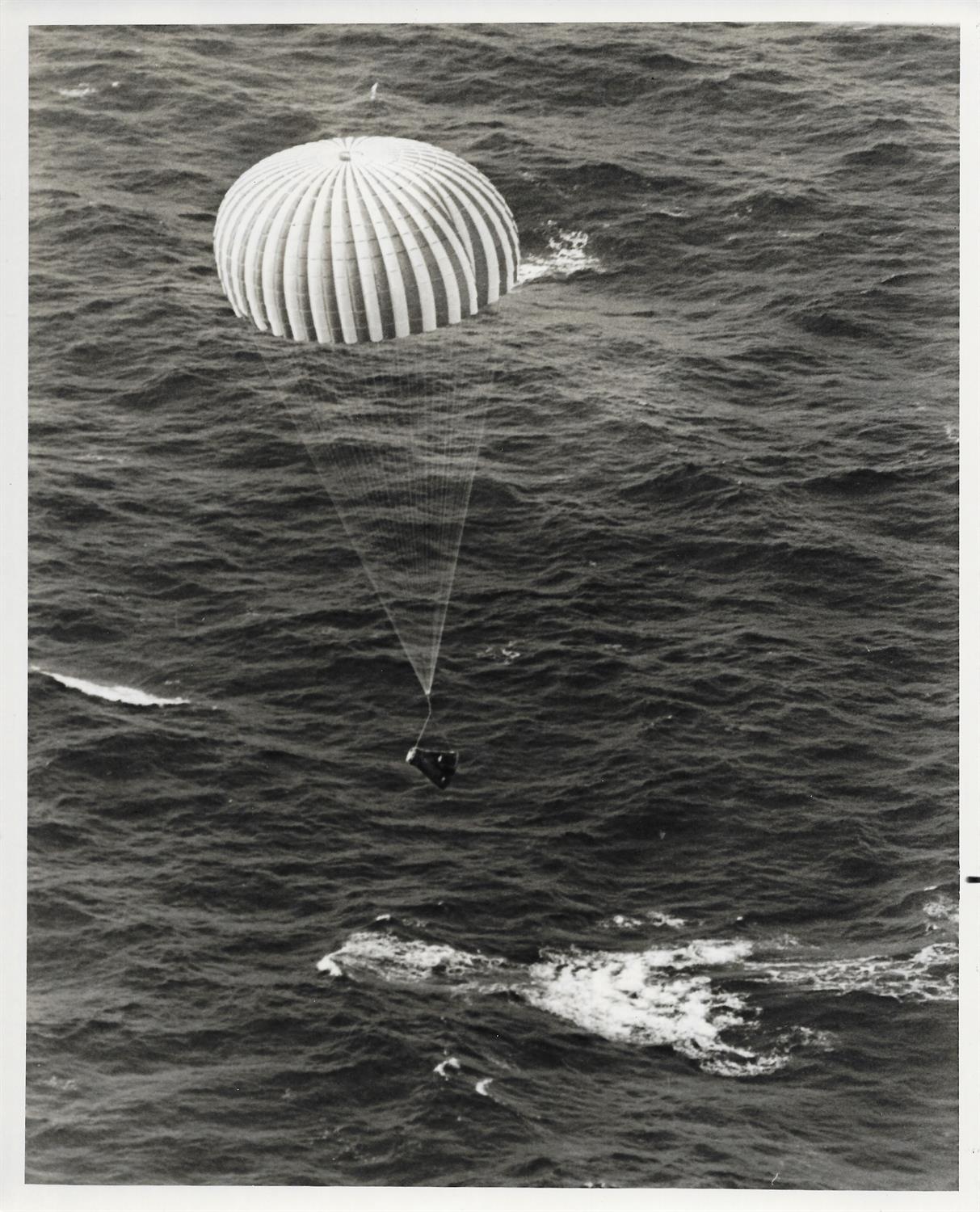 Views of splashdown and recovery [five photographs], Gemini 12, November 1966 - Image 2 of 9