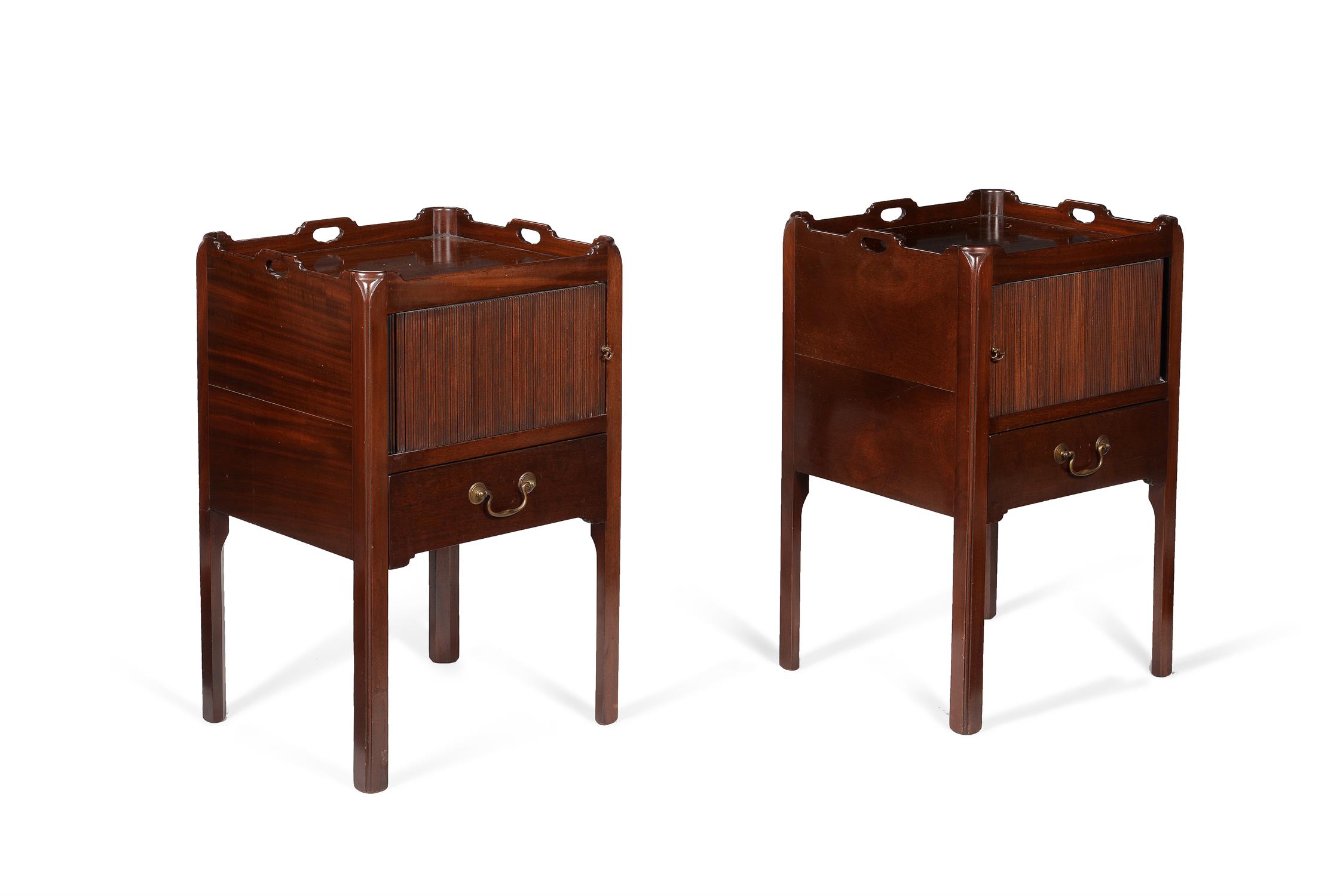 A pair of mahogany bedside cupboards - Image 2 of 4