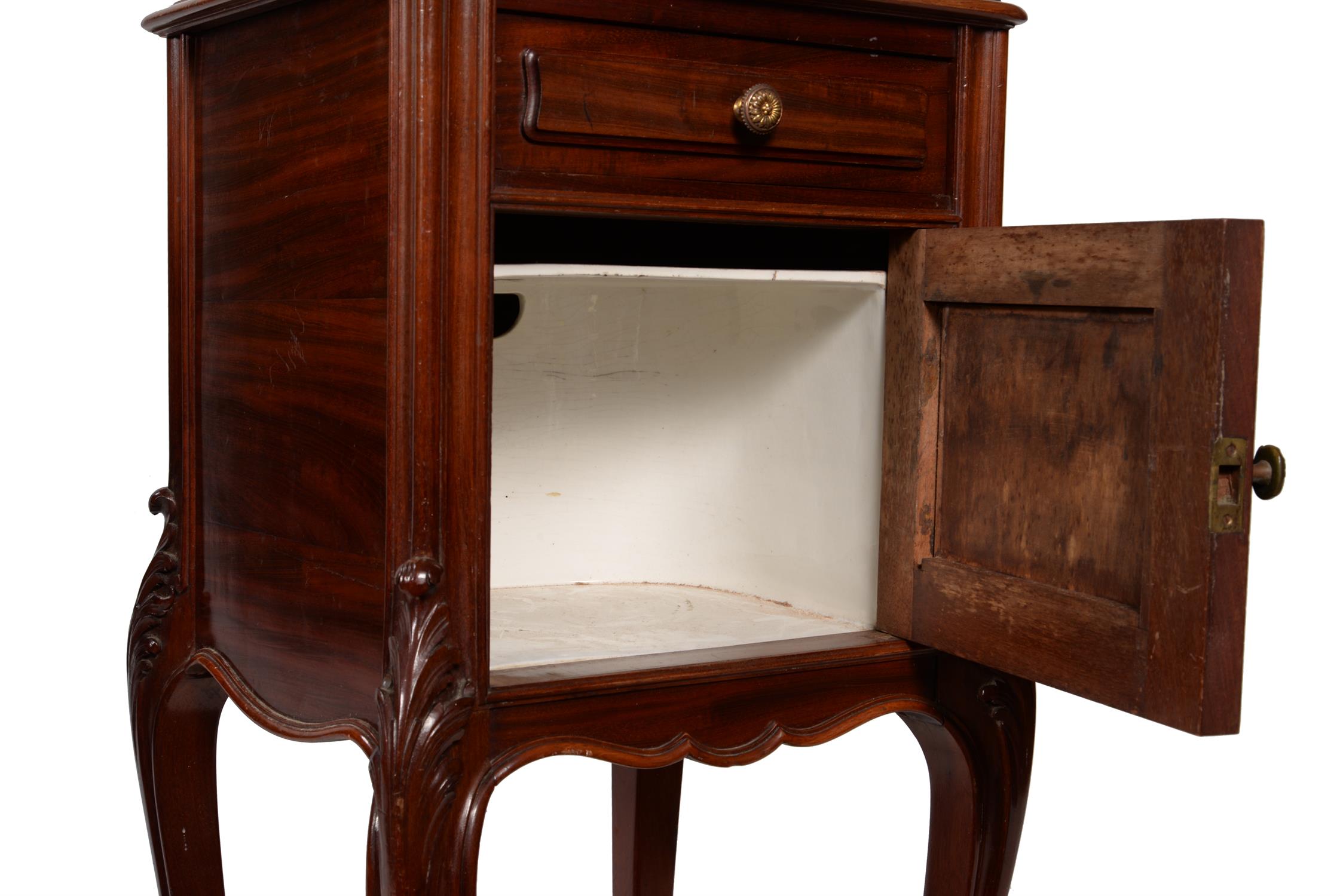 A pair of French mahogany bedside cabinets, late 19th/early 20th century - Image 3 of 3