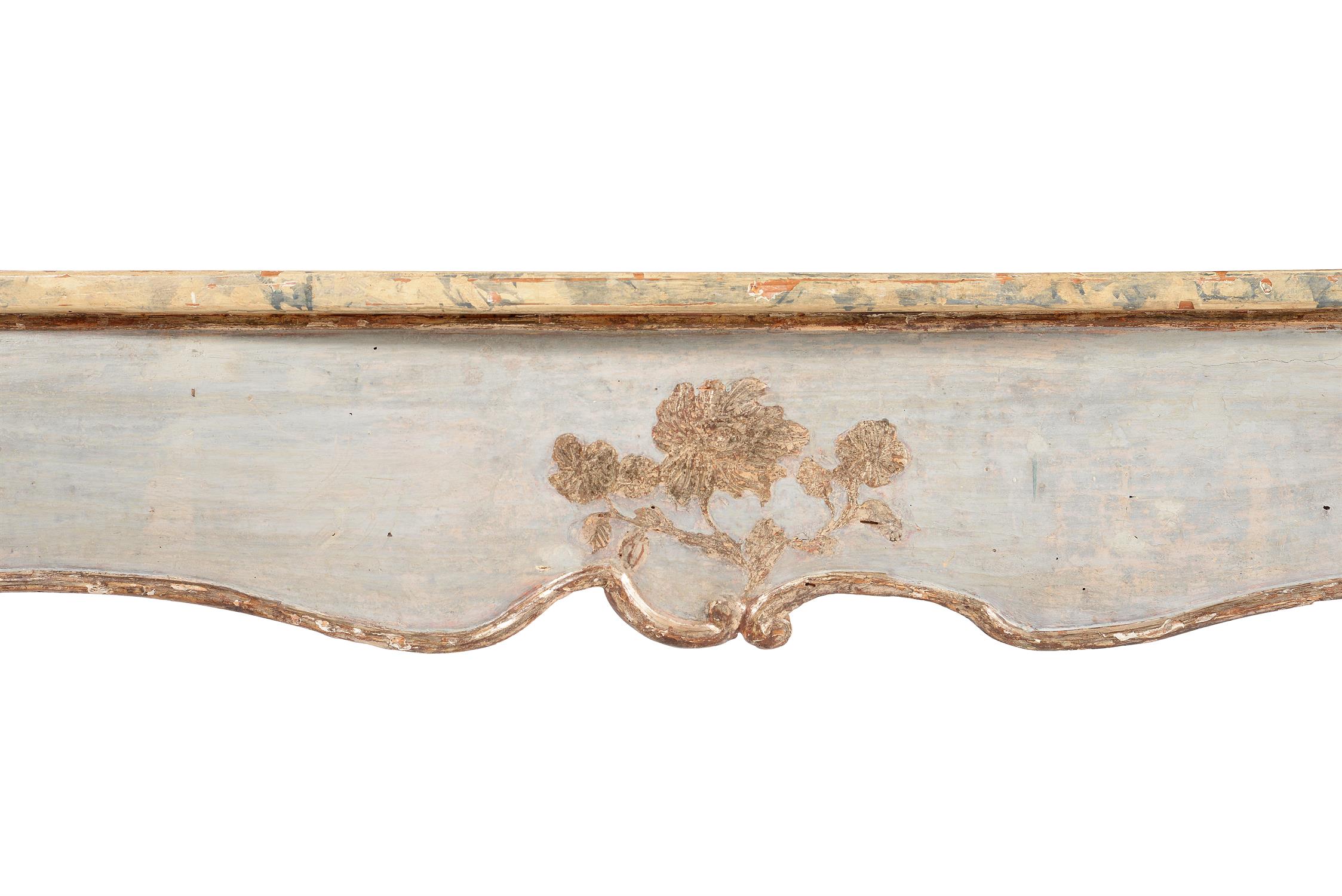 An Italian painted and silvered side or console table, circa 1770 - Image 4 of 6