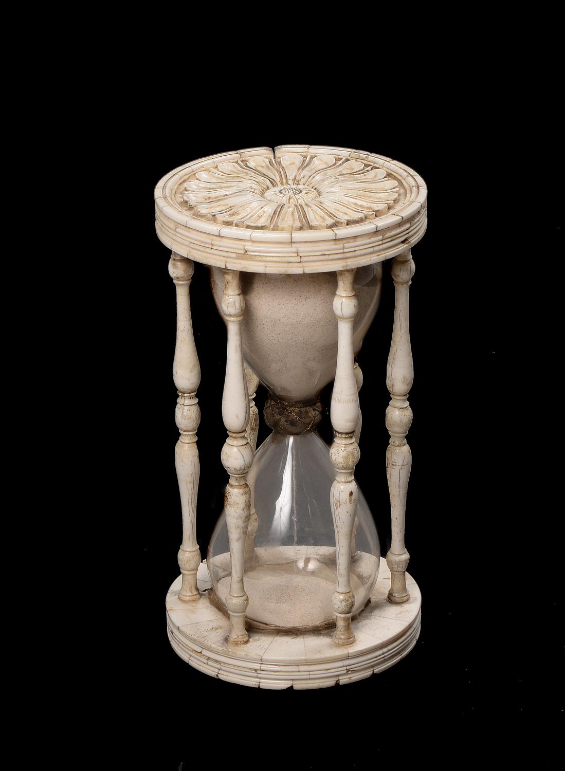 An Anglo-Indian bone hourglass