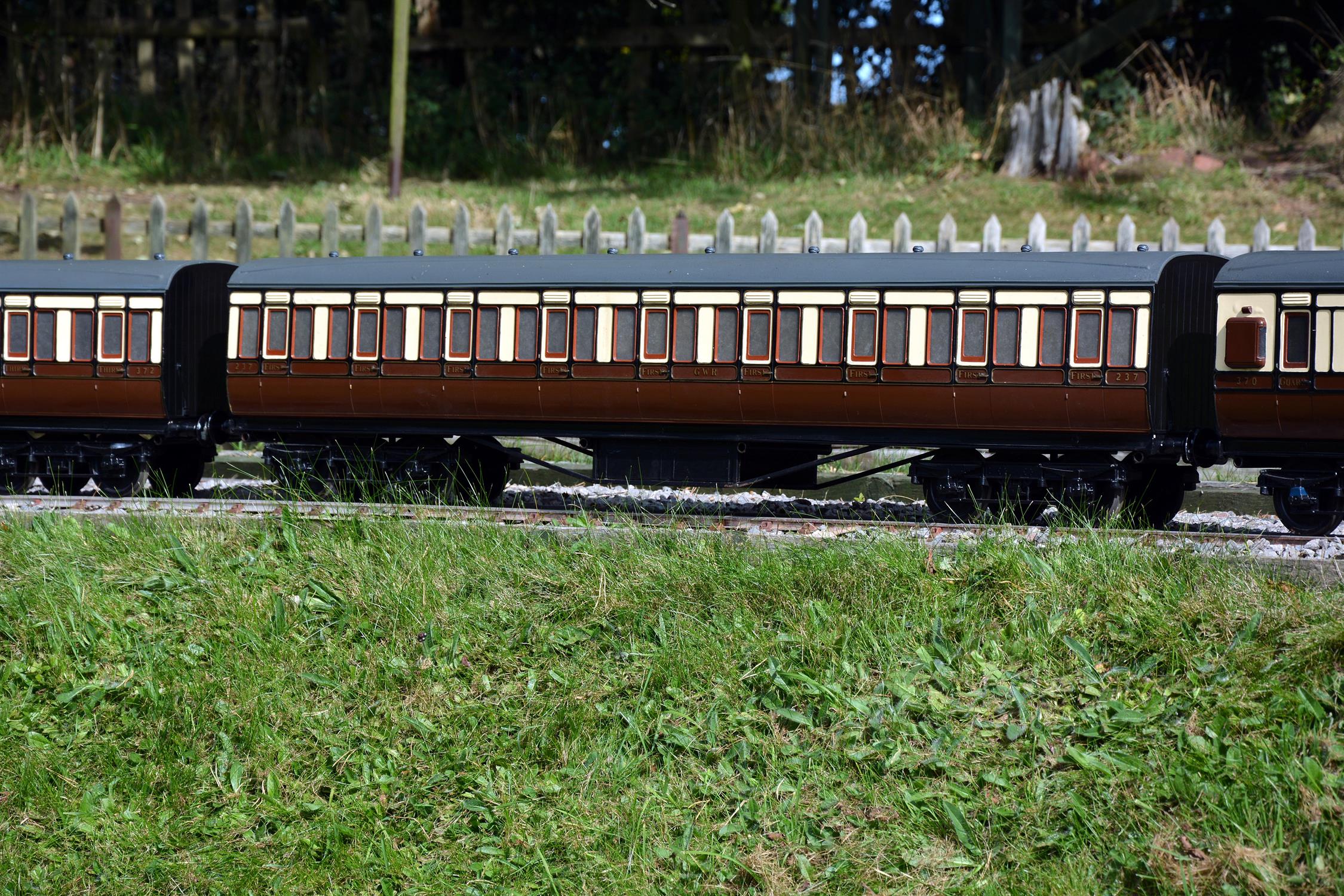 A rake of six 5 inch gauge Great Western Railway bogie coaches - Image 4 of 8