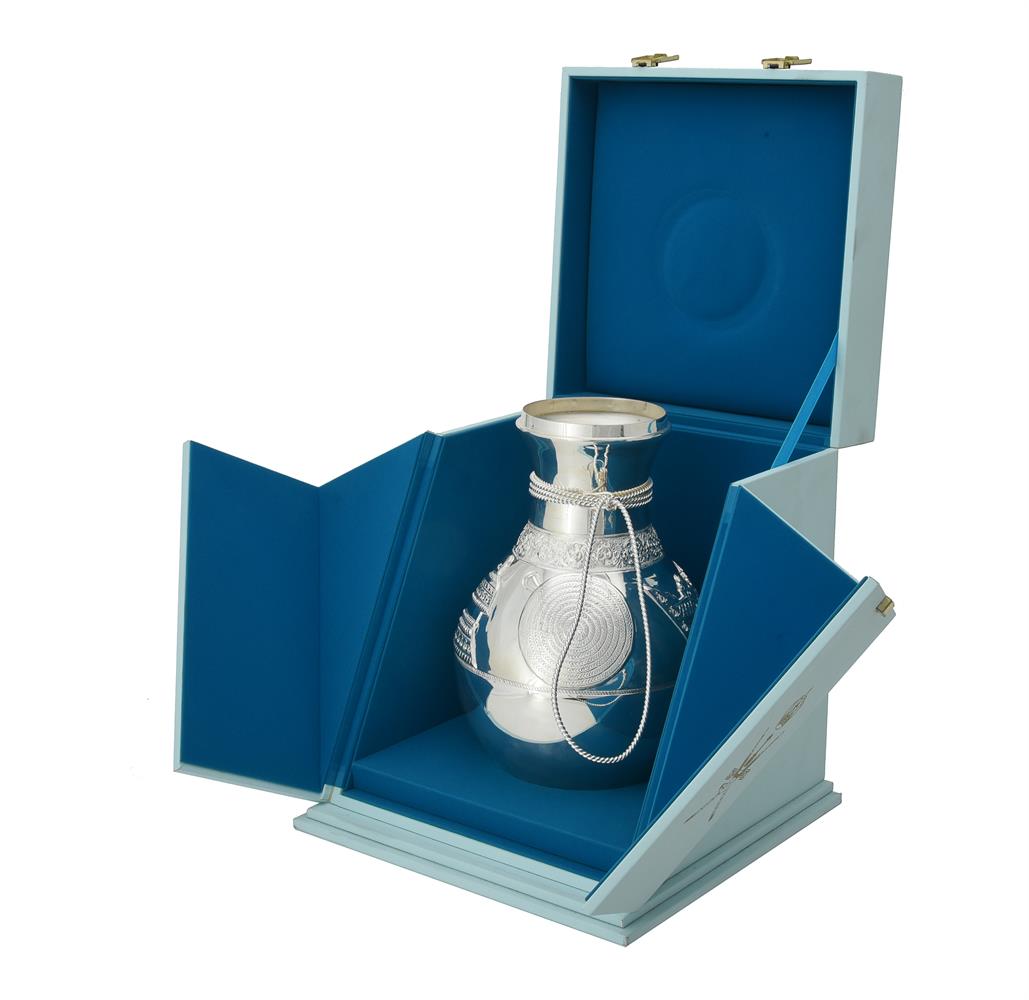 An Omani silver coloured baluster jug - Image 3 of 4
