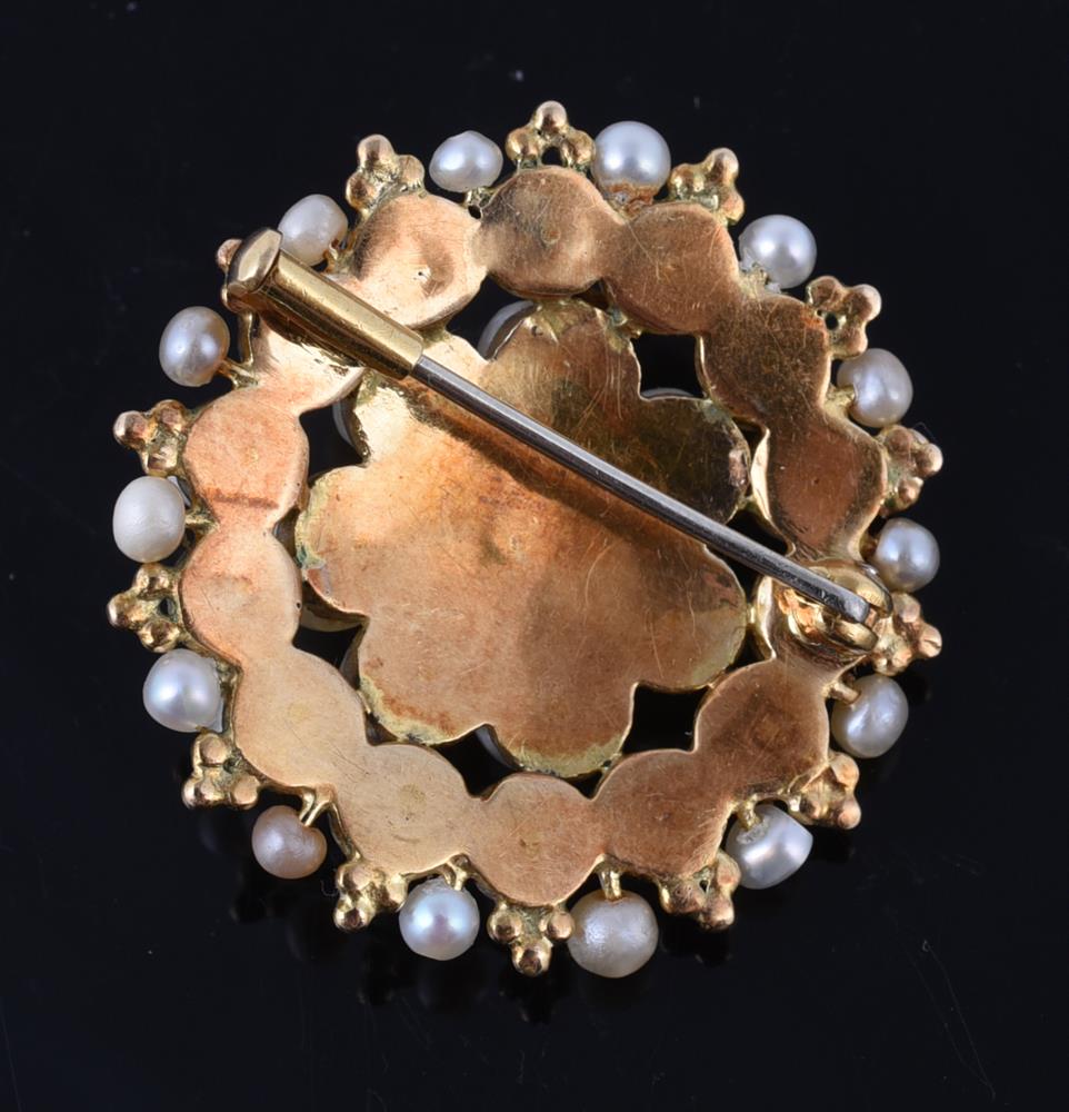 A pearl cluster brooch - Image 2 of 2