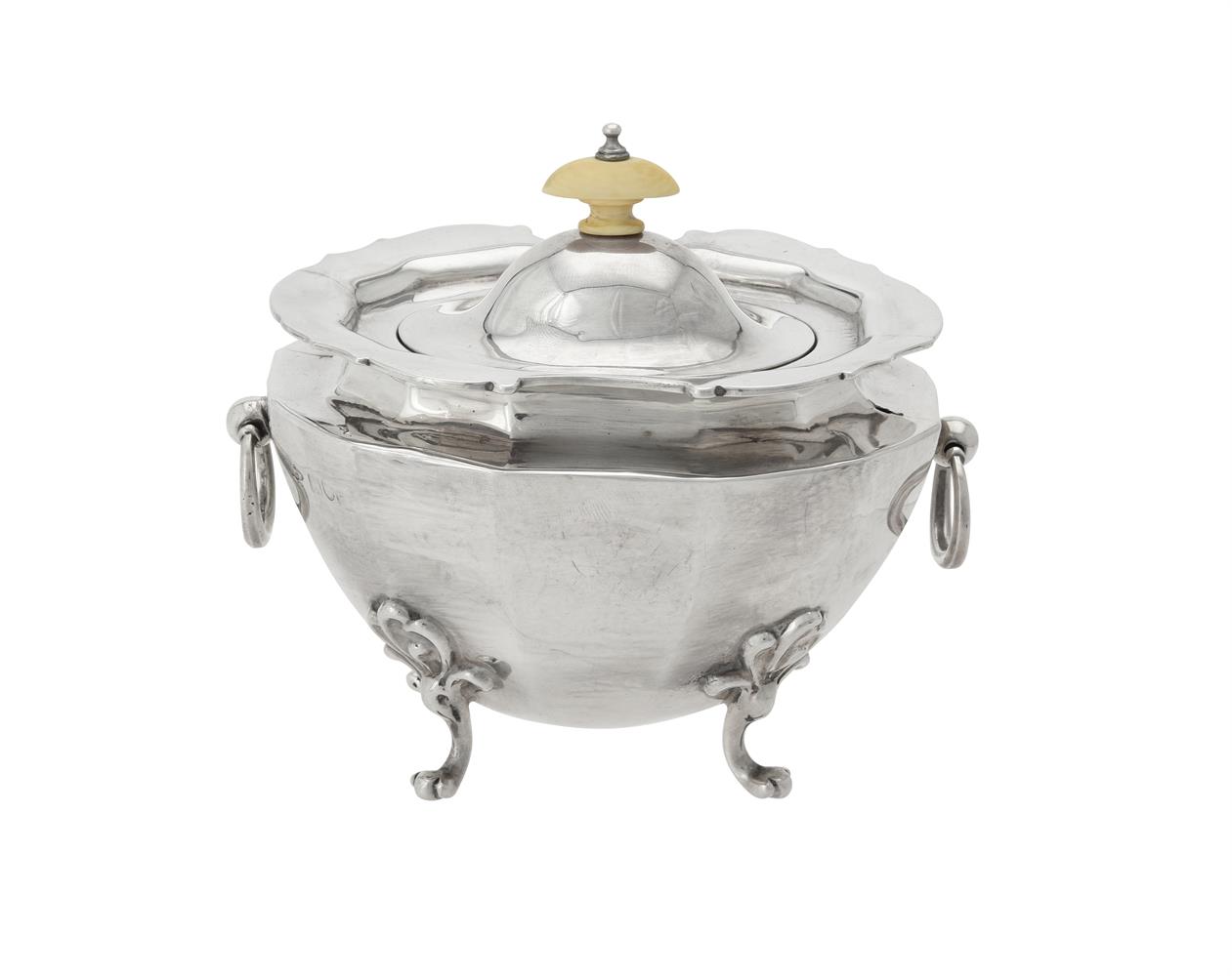 Y An Edwardian silver shaped oval sugar bowl by Sibray, Hall & Co. Ltd.