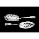 A George III Irish silver fiddle and thread pattern fish slice