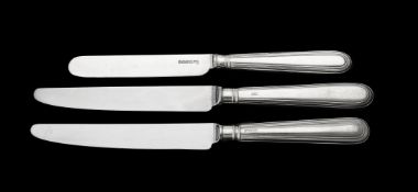 Twenty silver handled table knives by Boodle and Dunthorne