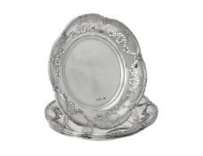 An Edwardian set of four silver shaped circular dishes by Goldsmiths & Silversmiths Co. Ltd.