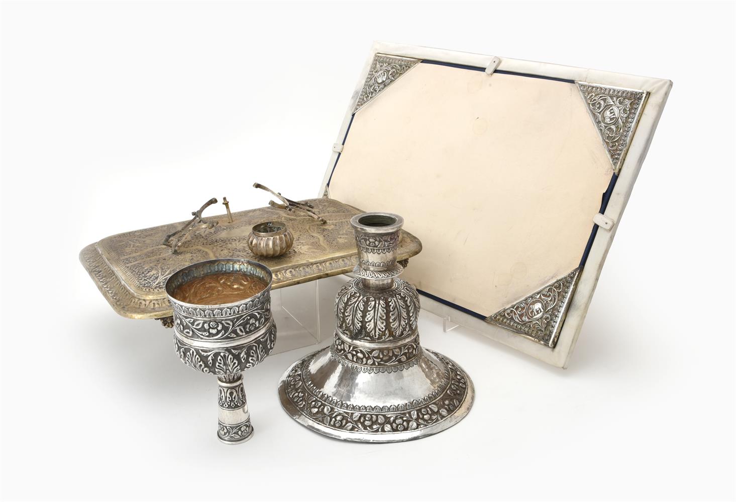 An unmarked silver coloured model of a mosque - Image 2 of 4