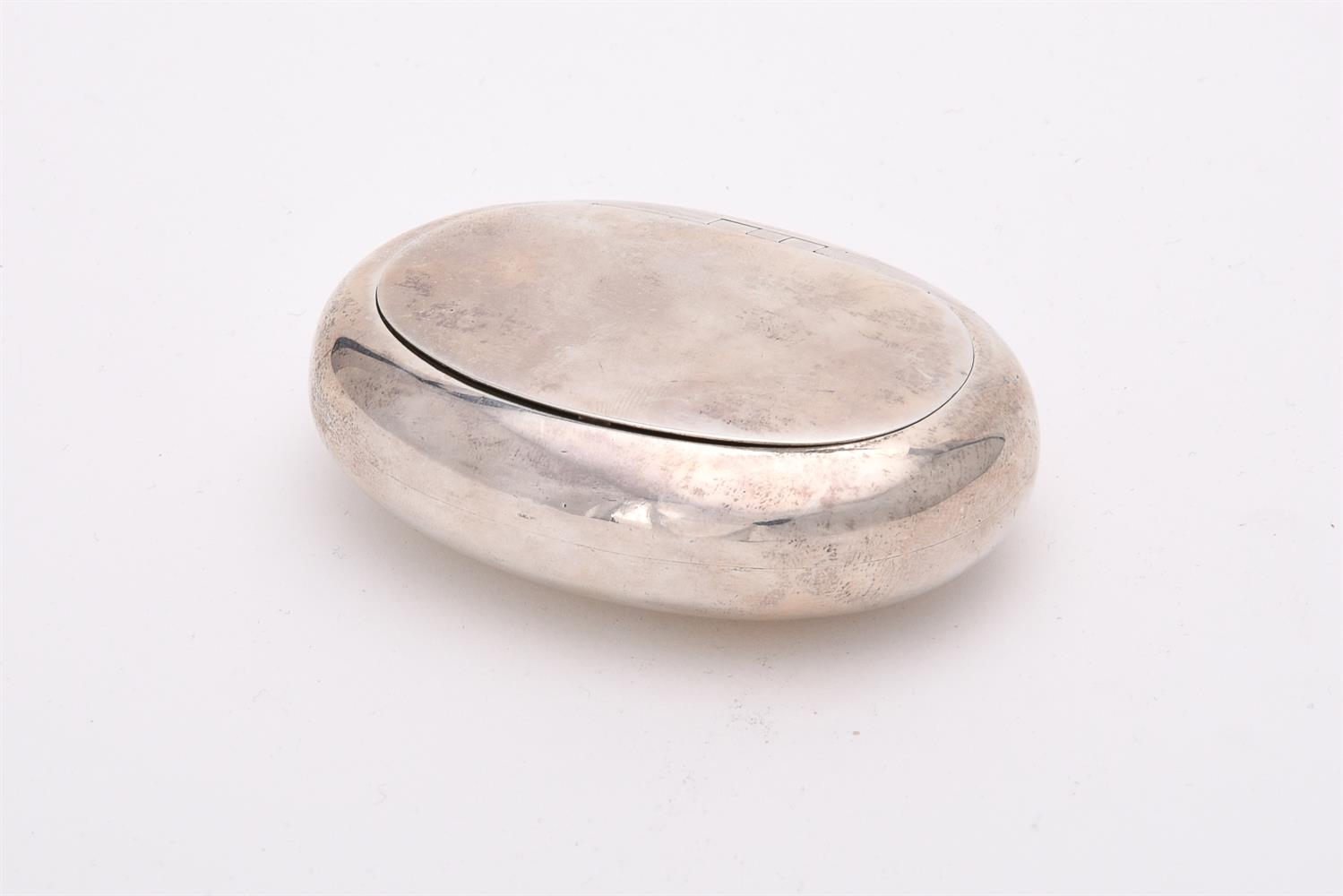 A late Victorian silver oval tobacco pebble box