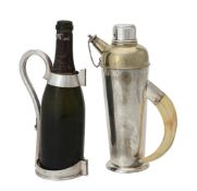 Y An electro-plated wind bottle stand and pourer