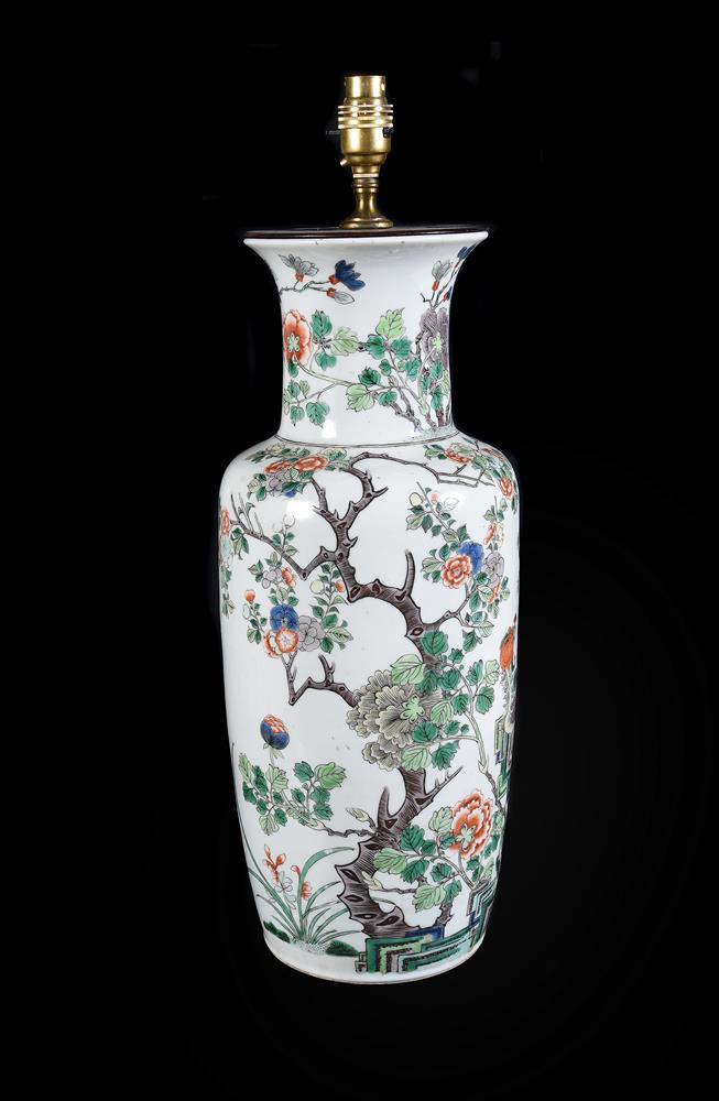 A Chinese Famille Verte rouleau vase - Image 2 of 4