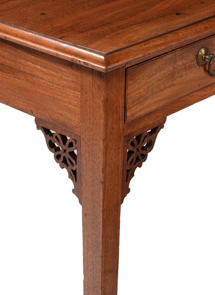 A George III mahogany side table - Image 4 of 4