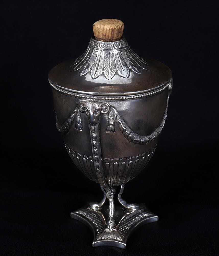 Silver including a George III silver oil lamp base - Image 2 of 7