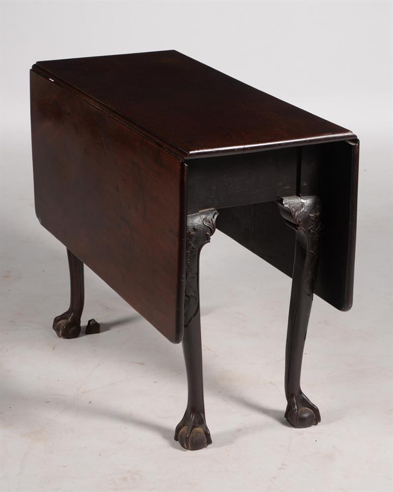 A George II mahogany drop leaf table - Image 2 of 3