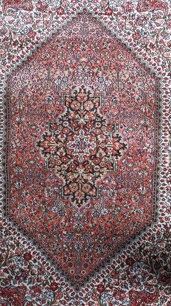 A Tabriz rug - Image 3 of 4