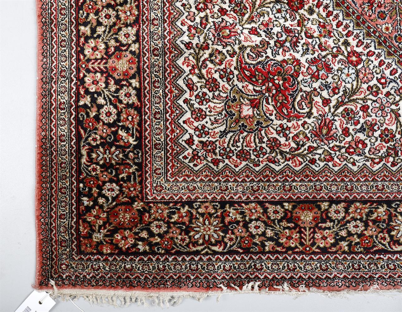 A Tabriz rug - Image 2 of 4