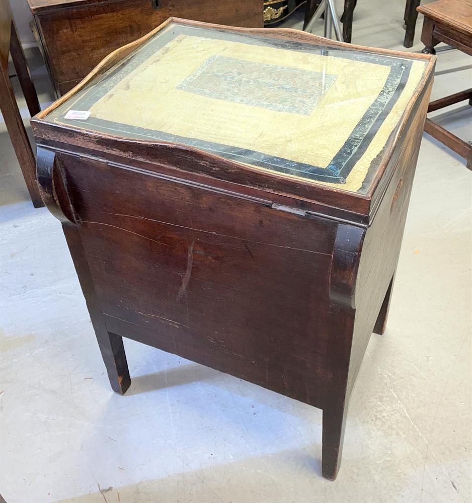 A George III mahogany bedside night commode - Image 4 of 6