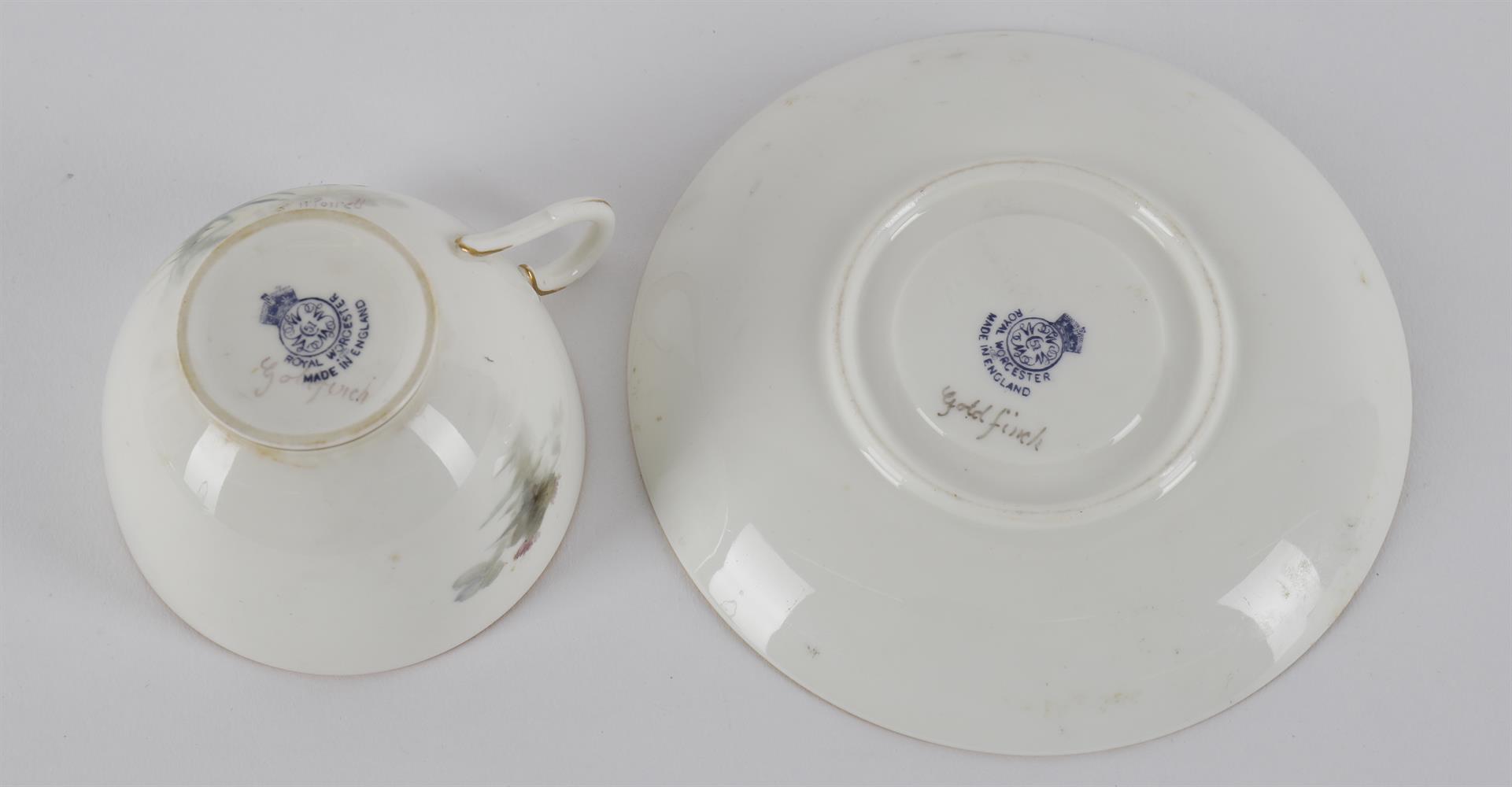 Decorative ware to include William Powell Royal Worcester cup and saucer decorated with goldfinch - Image 9 of 13