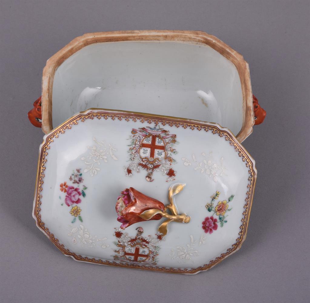 A Chinese export porcelain famille rose armorial octagonal-shaped sauce tureen and cover - Image 3 of 3