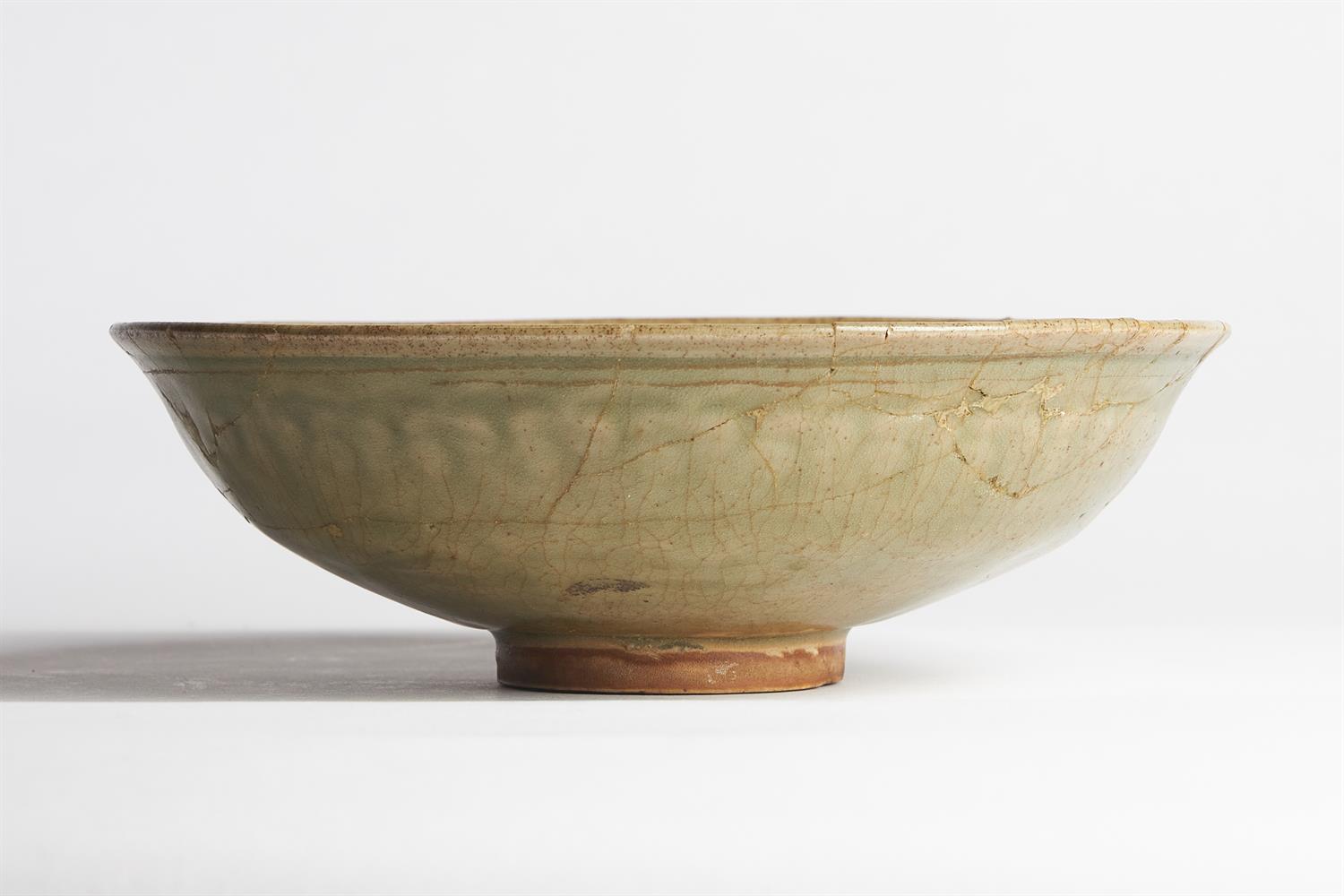 A Chinese Yaozhou celadon bowl - Image 2 of 6