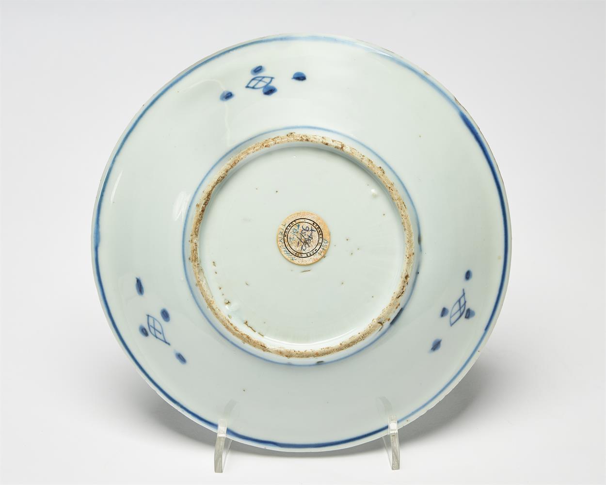 A blue and white and copper red Ko-Sometsuke saucer dish - Image 2 of 6